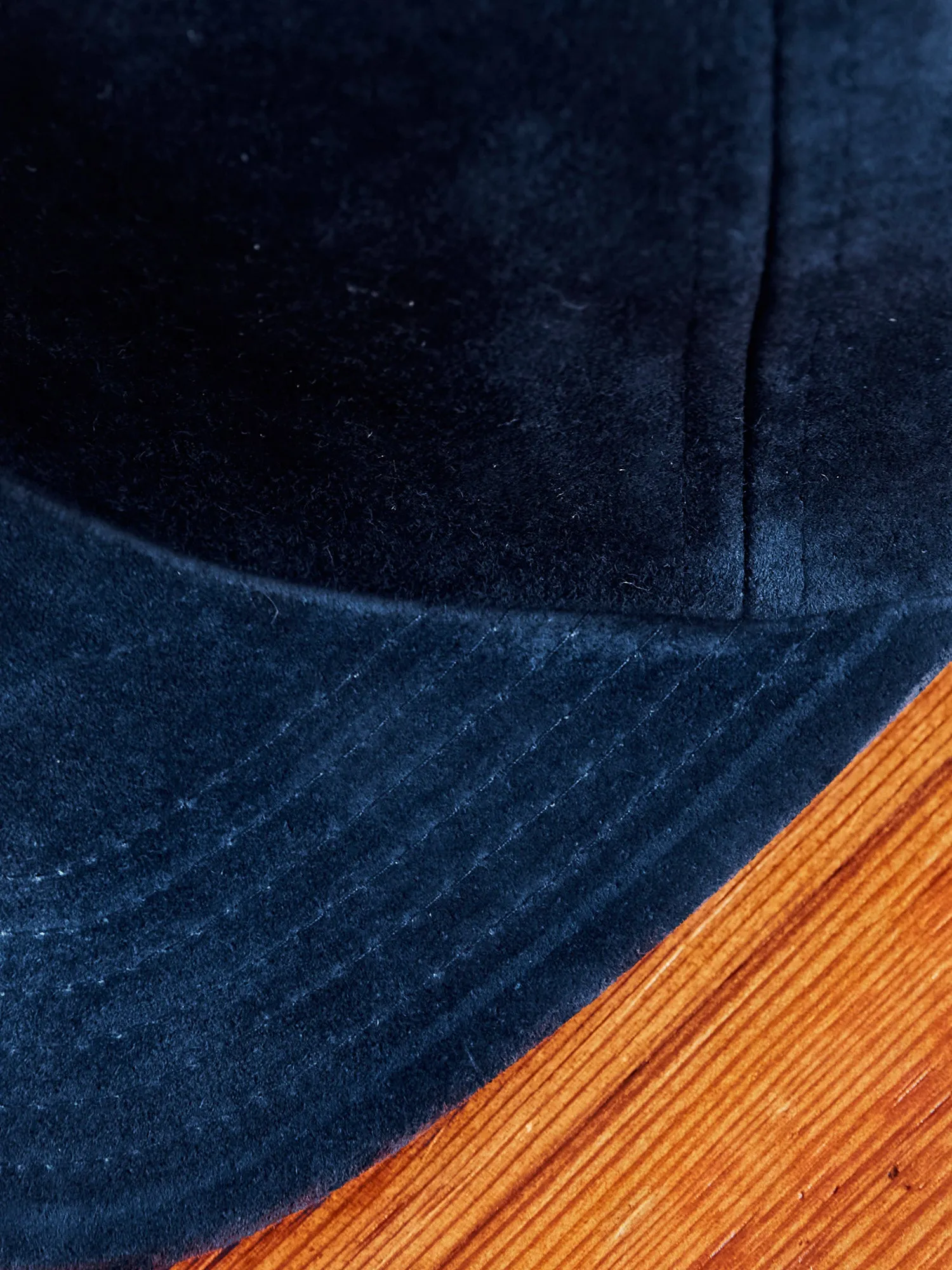 6-Panel Suede Cap in Navy