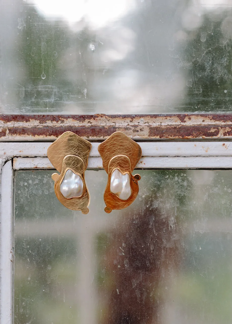 OYSTER EARRINGS